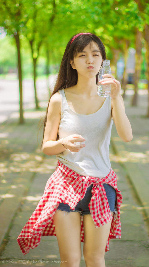 华体会hthhth app-现场氛围：球迷歌声雷动，场内热情高涨！，足球场球迷唱的歌