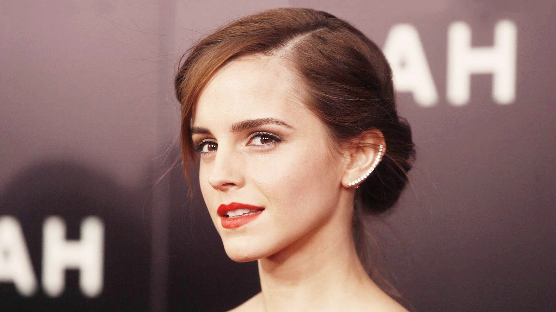 法兰克福主场大胜,继续领跑积分榜,法兰克福足球